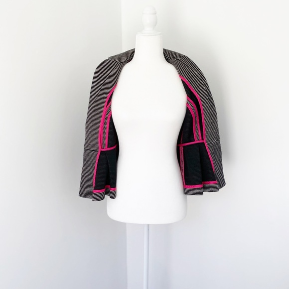 Tabitha Stripe 3/4 Sleeve Pleated Blazer Size XS - Picture 6 of 8